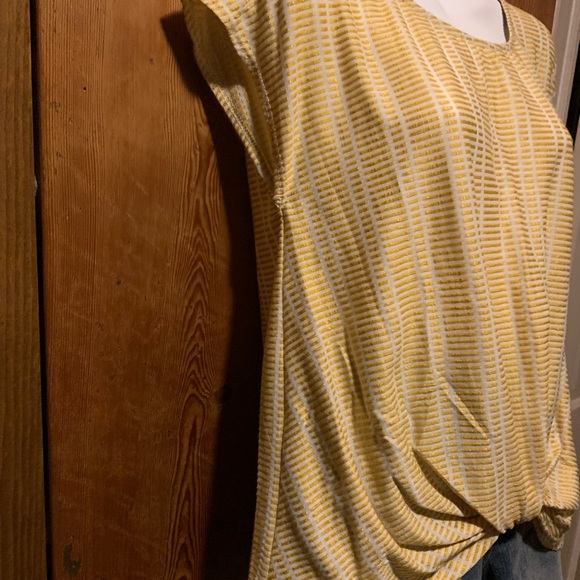 NWOT Mustard White Sleeveless Shirt - Picture 3 of 6